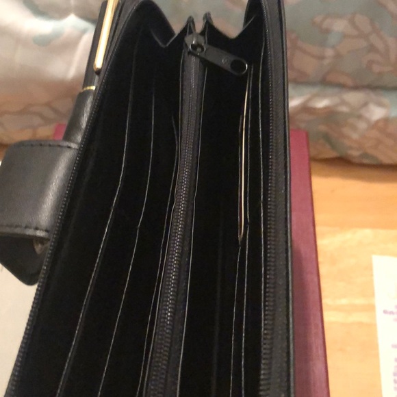 NWT Leather Zip - Around Organizer - Picture 6 of 16